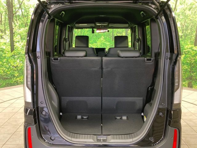 普段のお買い物や通勤、送迎等に十分な荷室スペースを確保しております。セカンドシートを倒すと、大きな荷物の積載も可能です♪