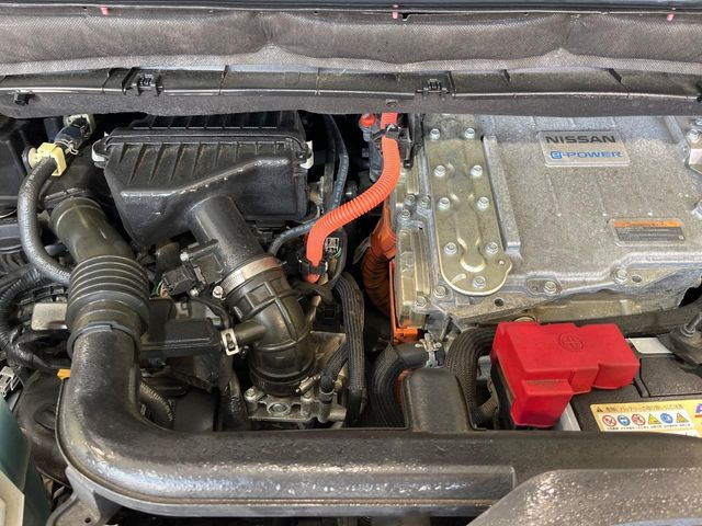 親切・丁寧な専門メカニックスタッフが応対!・車検・点検整備・事故等の修理などアフターサービスも安心。お車のカスタマイズもネクステージのサービススタッフまでご相談ください!