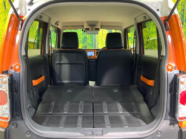 ���i�̂���������ʋ΁A���}���ɏ\���ȉ׎��X�y�[�X���m�ۂ��Ă���܂��B�Z�J���h�V�[�g��|���ƁA�傫�ȉו��̐ύڂ��\�ł���