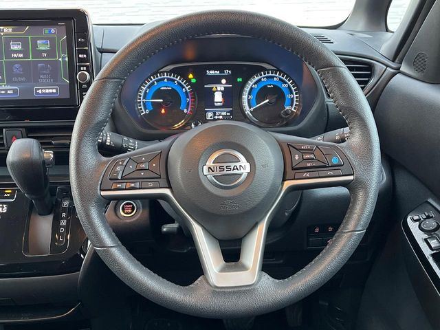 �y�����v�����X�e�A�����O�z�㎿�Ȋv���g�p���邱�ƂŁA��ɂ����������݂ƂĂ��^�]���₷���n���h���ł���