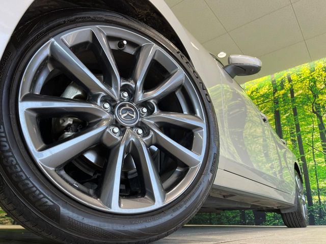�y����18�C���`�A���~�z�C�[���z�O�ςɃ}�b�`���������A���~�z�C�[���𑕒����Ă���܂��B�e��ЊO�A���~�z�C�[����A�X�^�b�h���X�^�C�����戵�����Ă���܂��B���񂲑��k����������