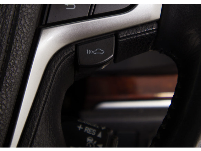 衝突回避支援型プリクラッシュセーフティシステム 前方に出現した障害物に対し警報を発し、ドライバーに警告。同時にブレーキアシストにより衝突回避と速度を軽減します。