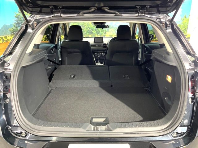 後席を格納すると、これだけの広さが!シーンに合わせたシートアレンジで、大きな荷物も積むことが出来ます♪