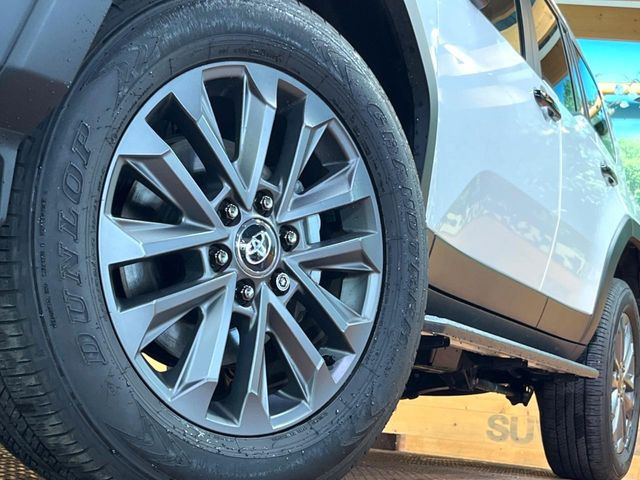 �y����18�C���`�A���~�z�C�[���z�O�ςɃ}�b�`���������A���~�z�C�[���𑕒����Ă���܂��B�e��ЊO�A���~�z�C�[����A�X�^�b�h���X�^�C�����戵�����Ă���܂��B���񂲑��k����������