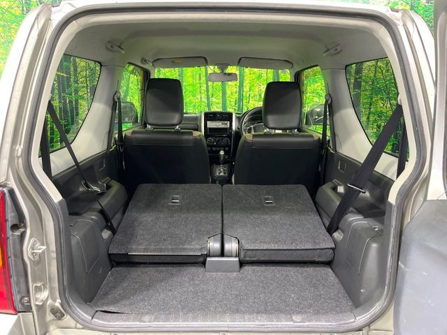 ���i�̂���������ʋ΁A���}���ɏ\���ȉ׎��X�y�[�X���m�ۂ��Ă���܂��B�Z�J���h�V�[�g��|���ƁA�傫�ȉו��̐ύڂ��\�ł���