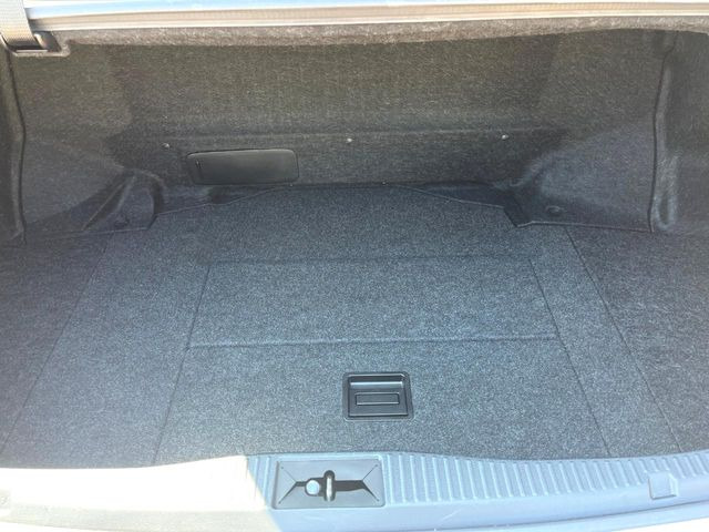 ���i�̂���������ʋ΁A���}���ɏ\���ȉ׎��X�y�[�X���m�ۂ��Ă���܂��B