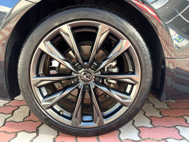 �y����19�C���`�A���~�z�C�[���z�O�ςɃ}�b�`���������A���~�z�C�[���𑕒����Ă���܂��B�e��ЊO�A���~�z�C�[����A�X�^�b�h���X�^�C�����戵�����Ă���܂��B���񂲑��k����������