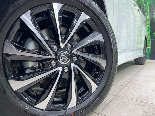 【純正17インチアルミホイール】外観にマッチした純正アルミホイールを装着しております。各種社外アルミホイールや、スタッドレスタイヤも取扱いしております。是非ご相談ください♪