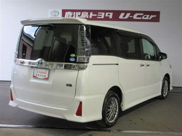 ヴォクシー1.8 ハイブリッド ZS 煌III