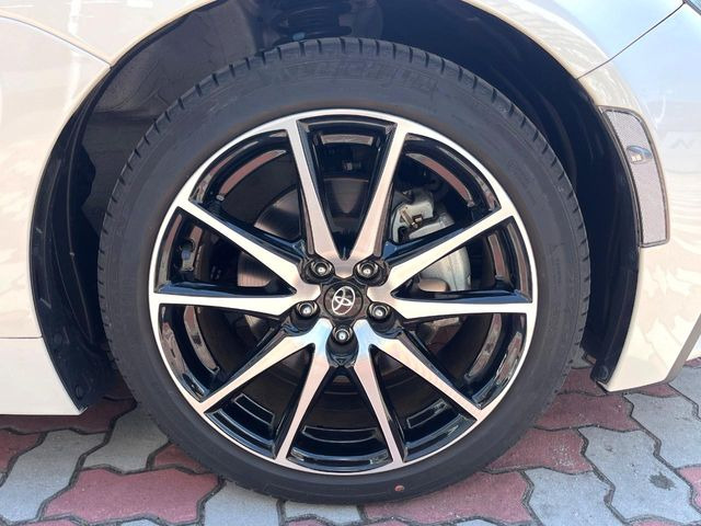 �y����17�C���`�A���~�z�C�[���z�O�ςɃ}�b�`���������A���~�z�C�[���𑕒����Ă���܂��B�e��ЊO�A���~�z�C�[����A�X�^�b�h���X�^�C�����戵�����Ă���܂��B���񂲑��k����������