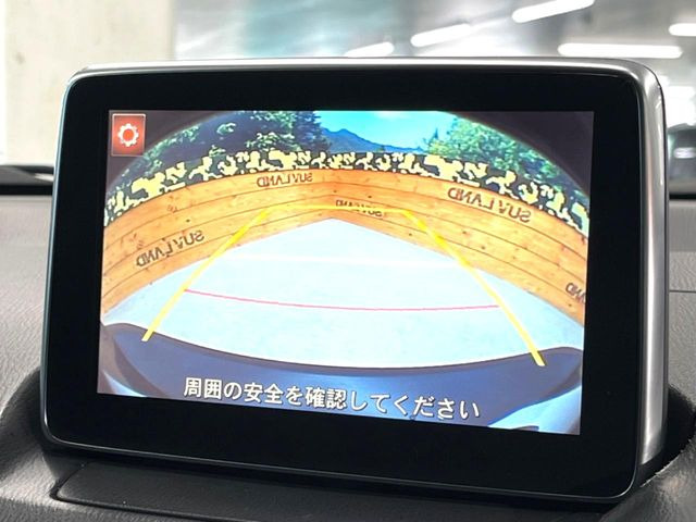 【バックカメラ】駐車時に後方がリアルタイム映像で確認できます。大型商業施設や立体駐車場での駐車時や、夜間のバック時に大活躍!運転スキルに関わらず、今や必須となった装備のひとつです!