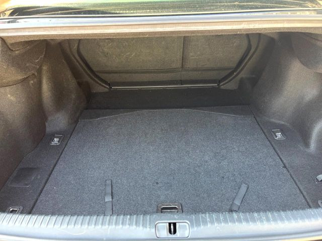 ���i�̂���������ʋ΁A���}���ɏ\���ȉ׎��X�y�[�X���m�ۂ��Ă���܂��B