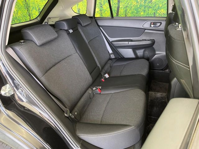 後部座席も気になるようなキズ・汚れやへたり等、大きなダメージはなく、良好な状態です。