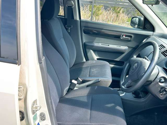 お客様のご予算帯に合わせたお車を常時100台以上取り揃えています!当社のスタッフがお客様のお車選びをしっかりサポートしご提案させていただきます!