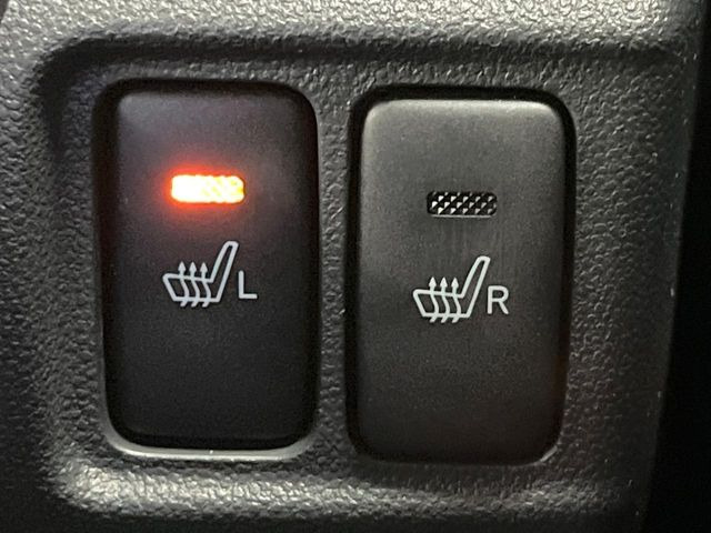 【シートヒーター】寒い日に重宝するシートヒーター!エアコンより早く温まってくれるので寒がりの人も安心ですね♪エアコンの温風は乾燥するから苦手、という方にもをおすすめです。