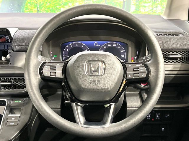 ステアリングも使用感が少なく、きれいな状態となっております♪