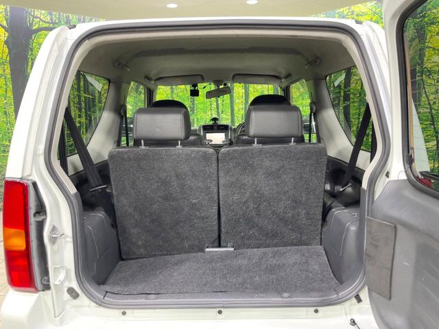 ���i�̂���������ʋ΁A���}���ɏ\���ȉ׎��X�y�[�X���m�ۂ��Ă���܂��B�Z�J���h�V�[�g��|���ƁA�傫�ȉו��̐ύڂ��\�ł���