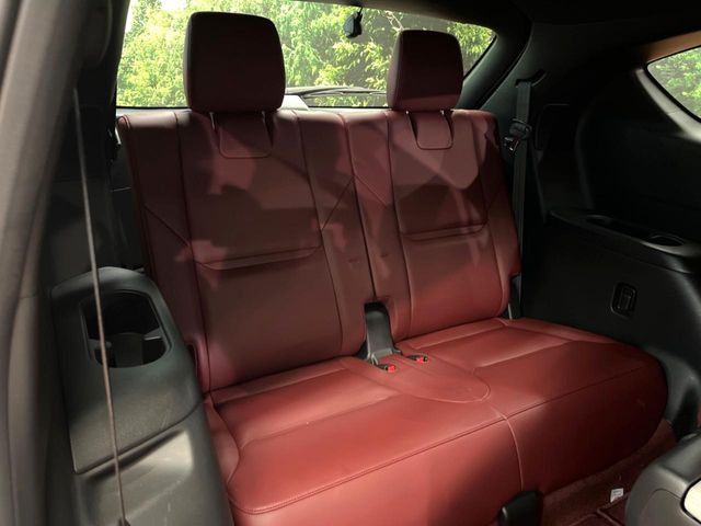 3列目シートはもちろん状態良好☆大人でもゆったりと座って頂けますので、大人数でのお出かけもラクラクです♪ご家族で、気の知れた仲間で、ドライブに行くのが楽しみですね♪