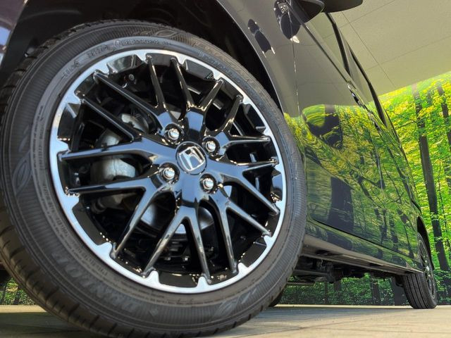 �y����15�C���`�A���~�z�C�[���z�O�ςɃ}�b�`���������A���~�z�C�[���𑕒����Ă���܂��B�e��ЊO�A���~�z�C�[����A�X�^�b�h���X�^�C�����戵�����Ă���܂��B���񂲑��k����������