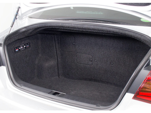 �g�����N�������Ǝv���Ă���܂���?���ۂ͑�e�ʃg�����N�ł�!���s���̒������h���C�u�����K�ł�!�܂��A�����t���X�y�[�X���������Ă���܂��̂ŁA��Ԃł��A�J�ł���̓������Ă�����育�������܂��B