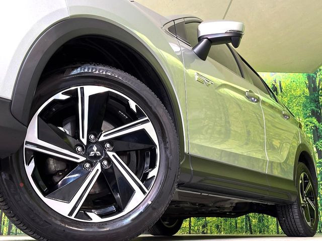 �y����18�C���`�A���~�z�C�[���z�O�ςɃ}�b�`���������A���~�z�C�[���𑕒����Ă���܂��B�e��ЊO�A���~�z�C�[����A�X�^�b�h���X�^�C�����戵�����Ă���܂��B���񂲑��k����������