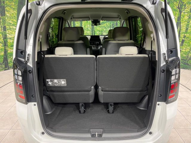 ���i�̂���������ʋ΁A���}���ɏ\���ȉ׎��X�y�[�X���m�ۂ��Ă���܂��B�Z�J���h�V�[�g��|���ƁA�傫�ȉו��̐ύڂ��\�ł���