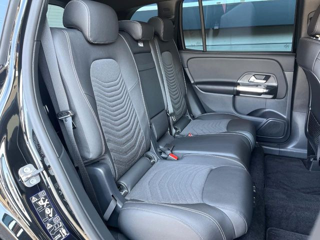 ●後部座席も気になるようなキズ・汚れやへたり等、大きなダメージはなく、良好な状態です。
