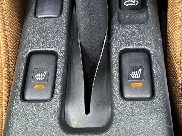 【シートヒーター】寒い日に重宝するシートヒーター!エアコンより早く温まってくれるので寒がりの人も安心ですね♪エアコンの温風は乾燥するから苦手、という方にもをおすすめです。