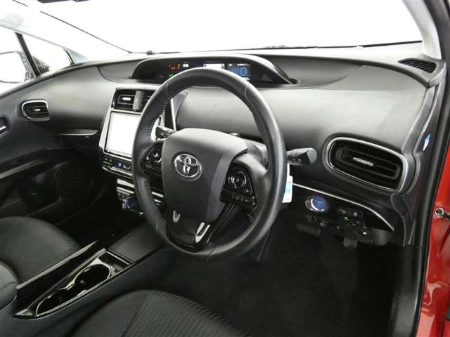 プリウス1.8 A E-Four 4WD