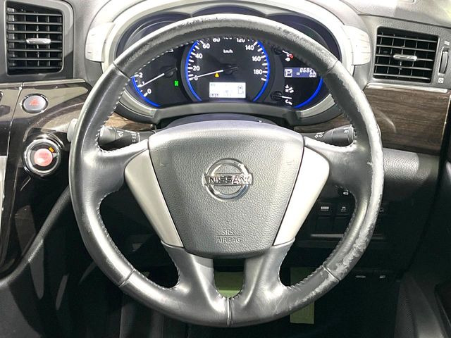 �y�����v�����X�e�A�����O�z�㎿�Ȋv���g�p���邱�ƂŁA��ɂ����������݂ƂĂ��^�]���₷���n���h���ł���