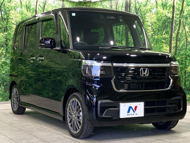 高透明度のガラス皮膜で撥水はもちろん、上質なツヤ・光沢を実現。紫外線や酸性雨から大切な愛車を保護し、色あせ・劣化を防止。「弾スプラッシュコート」、「弾プリミッサコート」からお選びいただけます。