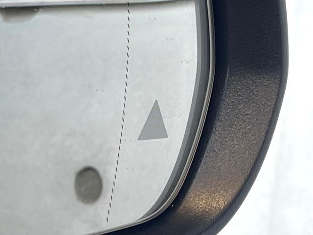 ●ブラインドアシストセンサー:視角からの車を感知し、ドライバーが車線変更を行う際に、警告音と共に注意を促してくれる安全支援機能です!