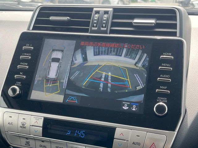 【パノラミックビューモニター】専用のカメラにより、上から見下ろしたような視点で360度クルマの周囲を確認することができます☆死角部分も確認しやすく、狭い場所での切り返しや駐車もスムーズに行えます。
