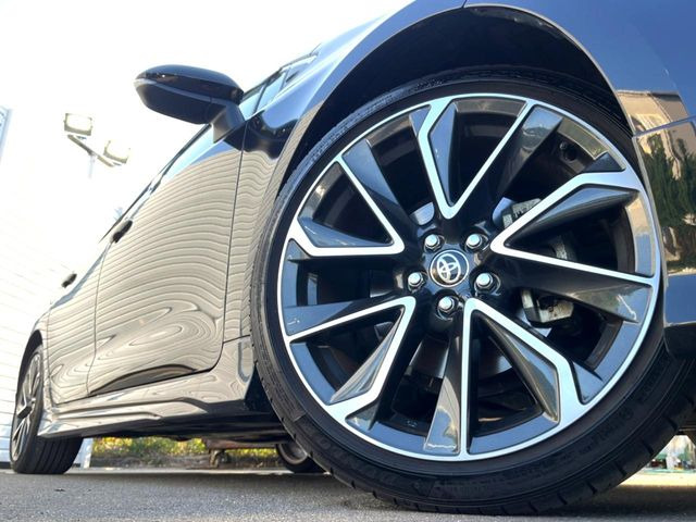 【純正18インチアルミホイール】外観にマッチした純正アルミホイールを装着しております。各種社外アルミホイールや、スタッドレスタイヤも取扱いしております。是非ご相談ください♪