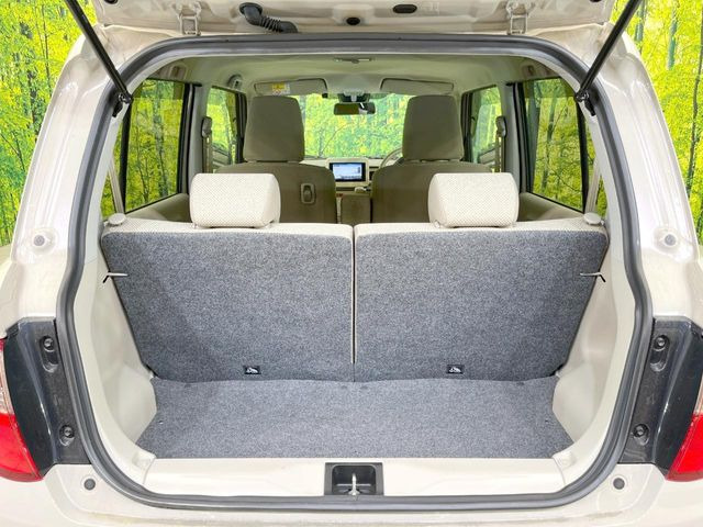 ���i�̂���������ʋ΁A���}���ɏ\���ȉ׎��X�y�[�X���m�ۂ��Ă���܂��B�Z�J���h�V�[�g��|���ƁA�傫�ȉו��̐ύڂ��\�ł���