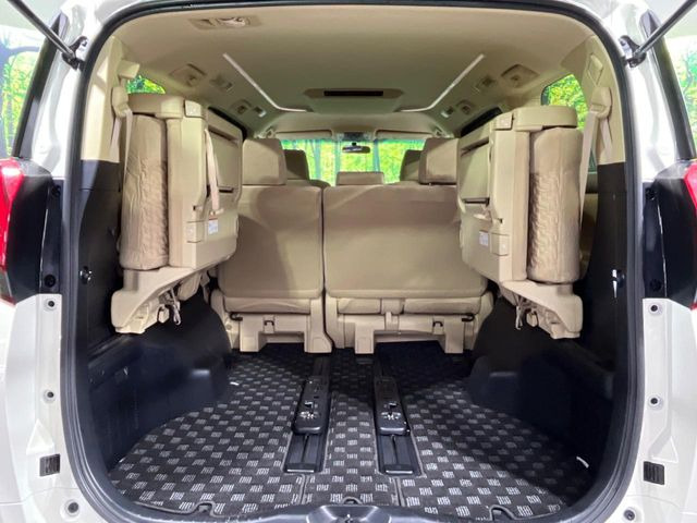 ���i�̂���������ʋ΁A���}���ɏ\���ȉ׎��X�y�[�X���m�ۂ��Ă���܂��B�Z�J���h�V�[�g��|���ƁA�傫�ȉו��̐ύڂ��\�ł���