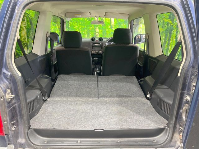 普段のお買い物や通勤、送迎等に十分な荷室スペースを確保しております。セカンドシートを倒すと、大きな荷物の積載も可能です♪