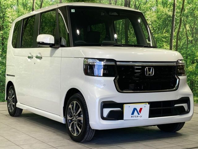 高透明度のガラス皮膜で撥水はもちろん、上質なツヤ・光沢を実現。紫外線や酸性雨から大切な愛車を保護し、色あせ・劣化を防止。「弾スプラッシュコート」、「弾プリミッサコート」からお選びいただけます。