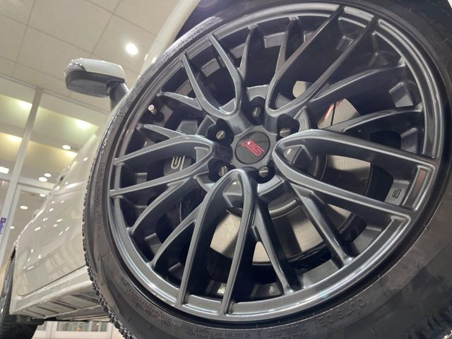 �y����18�C���`�A���~�z�C�[���z�O�ςɃ}�b�`���������A���~�z�C�[���𑕒����Ă���܂��B�e��ЊO�A���~�z�C�[����A�X�^�b�h���X�^�C�����戵�����Ă���܂��B���񂲑��k����������