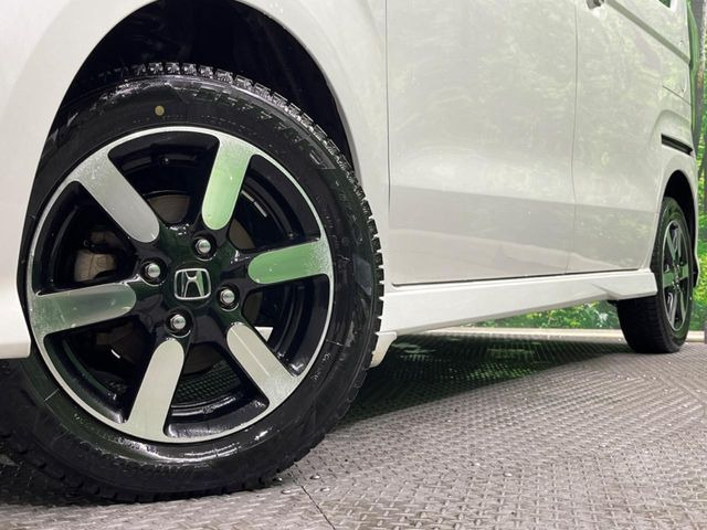 �y�A���~�z�C�[���z�O�ςɃ}�b�`�����A���~�z�C�[���𑕒����Ă���܂��B�e��A���~�z�C�[����A�X�^�b�h���X�^�C�����戵�����Ă���܂��B���񂲑��k����������