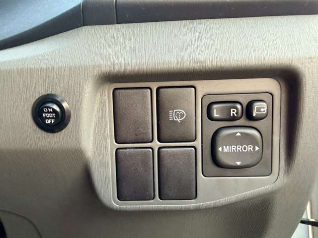 �C�ɂȂ邨�Ԃ�����܂�����E�̓d�b�ԍ����璼�ڂ��X�ɂ��₢���킹���������B�x�����@����ԗ����A��Ԃ܂łȂ�ł������������Ē����܂��B�X�^�b�t�ꓯ���A�����҂����Ă���܂��B