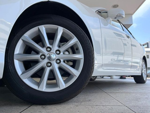 �y����17�C���`�A���~�z�C�[���z�O�ςɃ}�b�`���������A���~�z�C�[���𑕒����Ă���܂��B�e��ЊO�A���~�z�C�[����A�X�^�b�h���X�^�C�����戵�����Ă���܂��B���񂲑��k����������