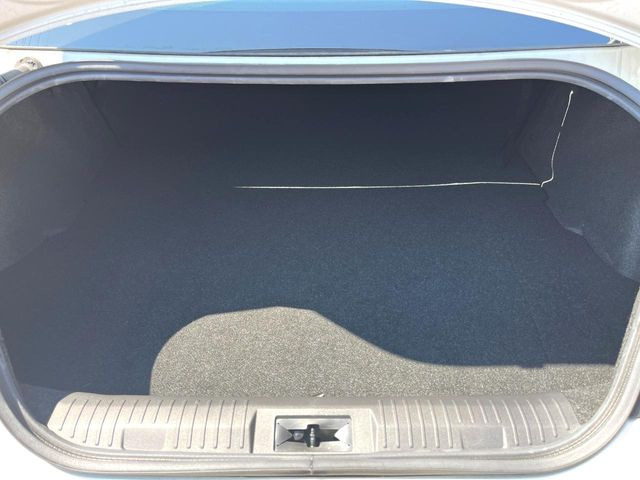 ���i�̂���������ʋ΁A���}���ɏ\���ȉ׎��X�y�[�X���m�ۂ��Ă���܂��B