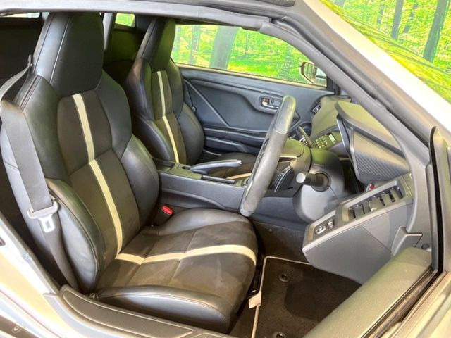 �y�n�[�t���U�[�V�[�g�z�������ƍ���S�n�𗼗������l�C�̃V�[�g���w�ʁE���ʂ̃t�@�u���b�N�f�ނ́A�ʋC���̗ǂ��⊊��ɂ����ɗD��Ă��܂��B�C���╞���ɍ��E���ꂸ���K�ɂ���肢�������܂��B