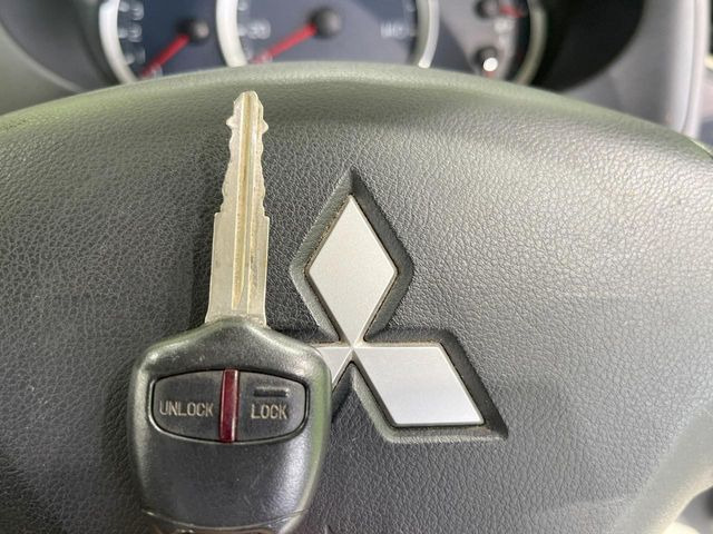 【キーレス】少し離れた場所からでもボタン一つでドアの開錠・施錠ができるのでとっても便利!ドアの鍵穴周りに傷をつけることもありません♪