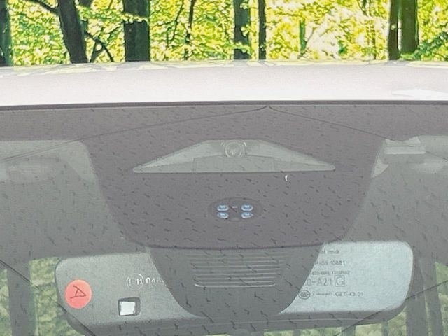 �y�z���_�Z���V���O�z���s���ɑO���̎ԗ�����F�����A�Փ˂������Ȏ��͌x��ƃu���[�L�ŏՓˉ���Ɣ�Q�y�����A�V�X�g�B�����S�Ƀh���C�u�����y���݂��������܂��B