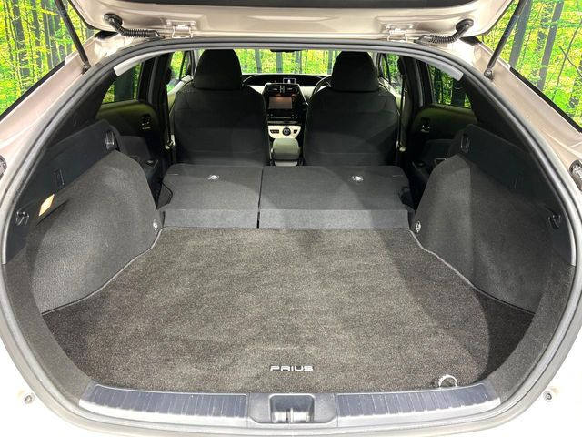 ���i�̂���������ʋ΁A���}���ɏ\���ȉ׎��X�y�[�X���m�ۂ��Ă���܂��B�Z�J���h�V�[�g��|���ƁA�傫�ȉו��̐ύڂ��\�ł���