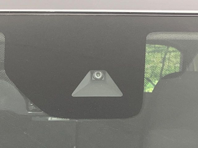 �y�G�}�[�W�F���V�[�u���[�L�z���s���ɑO���̎ԗ�����F�����A�Փ˂������Ȏ��͌x��ƃu���[�L�ŏՓˉ���Ɣ�Q�y�����A�V�X�g�B�����S�Ƀh���C�u�����y���݂��������܂��B