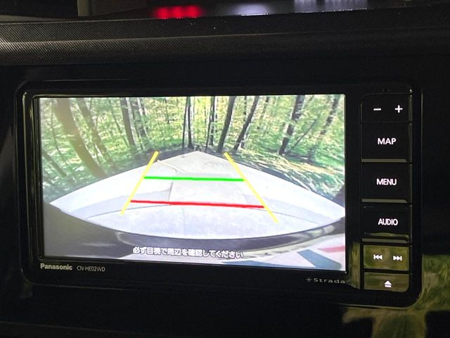 【バックカメラ】駐車時に後方がリアルタイム映像で確認できます。大型商業施設や立体駐車場での駐車時や、夜間のバック時に大活躍!運転スキルに関わらず、今や必須となった装備のひとつです!