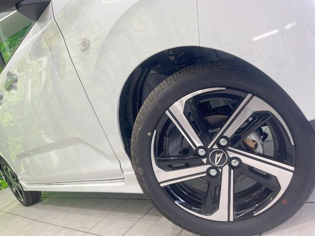 �y����15�C���`�A���~�z�C�[���z�O�ςɃ}�b�`���������A���~�z�C�[���𑕒����Ă���܂��B�e��ЊO�A���~�z�C�[����A�X�^�b�h���X�^�C�����戵�����Ă���܂��B���񂲑��k����������